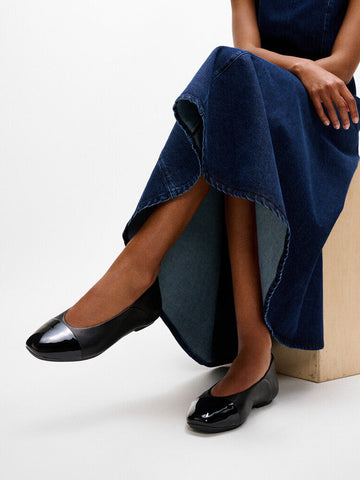 FitFlop -  Danser Cap-toe Leather Ballet Flats All Black