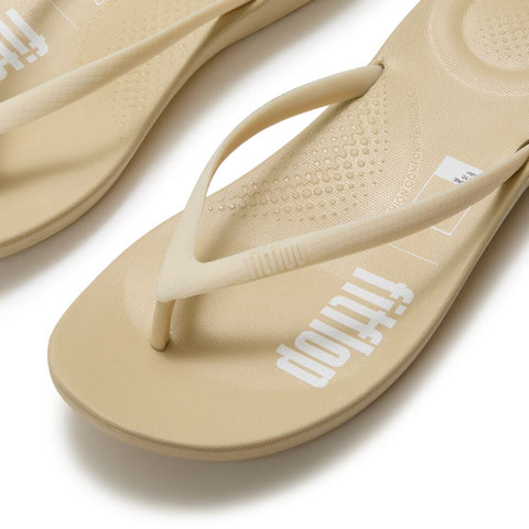 FitFlop - iQushion X Pantone Toe-Posts