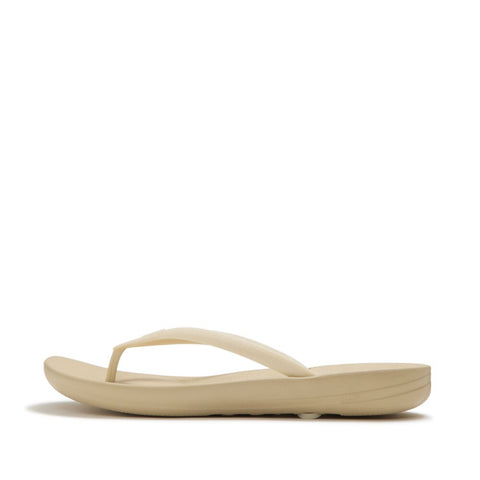 FitFlop - iQushion X Pantone Toe-Posts