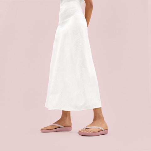 FitFlop - iQushion X Pantone Toe-Posts