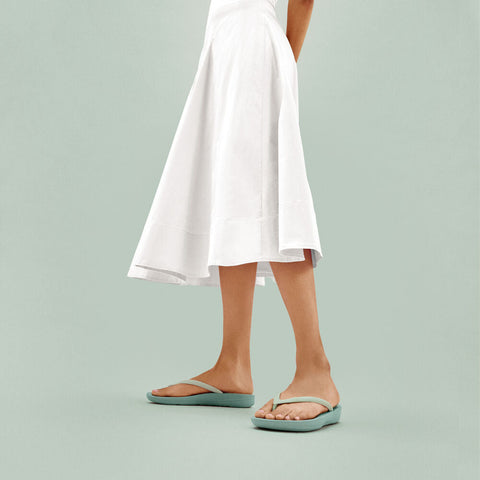 FitFlop - iQushion X Pantone Toe-Posts