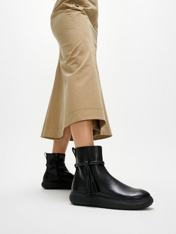 FitFlop - iQ-COMFF Tassel Leather Short Boots